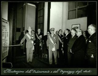 Giovanni Gronchi visita il Palazzo dell'Arsenale di Torino, sede delle Scuole di applicazione d'arma in occasione dell'inaugurazione dell'Anno accademico 1957-58