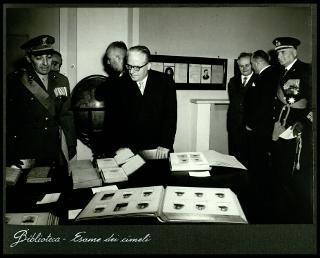 Giovanni Gronchi visita il Palazzo dell'Arsenale di Torino, sede delle Scuole di applicazione d'arma in occasione dell'inaugurazione dell'Anno accademico 1957-58