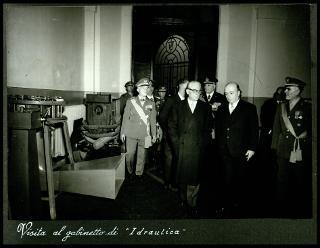 Giovanni Gronchi visita il Palazzo dell'Arsenale di Torino, sede delle Scuole di applicazione d'arma in occasione dell'inaugurazione dell'Anno accademico 1957-58