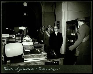 Giovanni Gronchi visita il Palazzo dell'Arsenale di Torino, sede delle Scuole di applicazione d'arma in occasione dell'inaugurazione dell'Anno accademico 1957-58