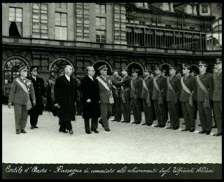 Giovanni Gronchi visita il Palazzo dell'Arsenale di Torino, sede delle Scuole di applicazione d'arma in occasione dell'inaugurazione dell'Anno accademico 1957-58