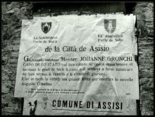 Giovanni Gronchi visita la città di Assisi