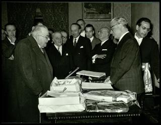 Giovanni Gronchi visita la città di Assisi