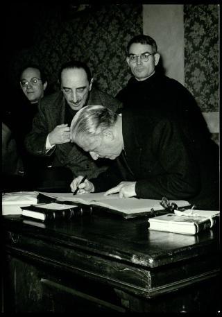 Giovanni Gronchi visita la città di Assisi