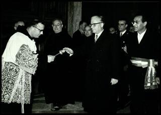 Giovanni Gronchi visita la città di Assisi