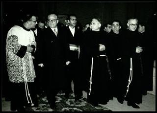 Giovanni Gronchi visita la città di Assisi