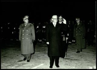 Giovanni Gronchi visita la città di Assisi