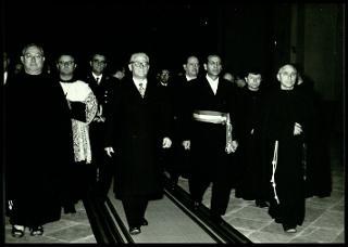 Giovanni Gronchi visita la città di Assisi