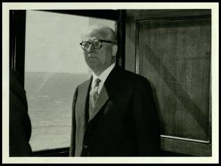 Giovanni Gronchi visita la città di Taranto