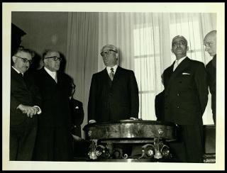 Giovanni Gronchi visita la città di Taranto