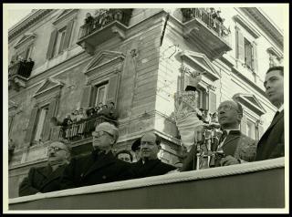 Giovanni Gronchi visita la città di Taranto