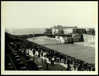 Giovanni Gronchi visita la città di Taranto