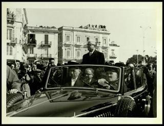 Giovanni Gronchi visita la città di Taranto
