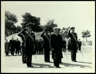 Giovanni Gronchi visita la città di Taranto