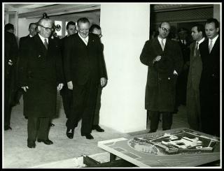 Giovanni Gronchi inaugura la XXII edizione della Mostra internazionale dell'artigianato a Firenze