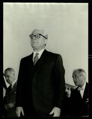 Giovanni Gronchi visita la XXXVI Fiera di Padova