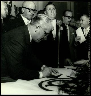 Giovanni Gronchi visita San Paolo del Brasile