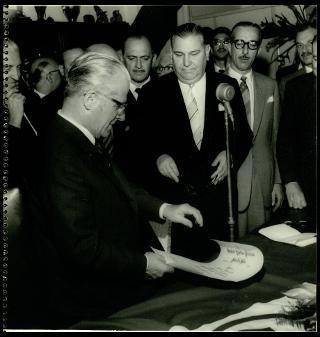 Giovanni Gronchi visita San Paolo del Brasile