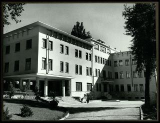 Giovanni Gronchi inaugura a Torino la nuova sede dell'Istituto provinciale per l'infanzia
