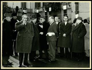 Giovanni Gronchi inaugura il monumento ai caduti a Busto Arsizio