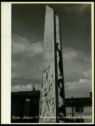 Giovanni Gronchi inaugura il monumento ai caduti a Busto Arsizio