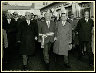 Giovanni Gronchi inaugura il monumento ai caduti a Busto Arsizio