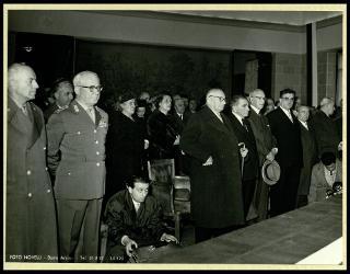 Giovanni Gronchi inaugura il monumento ai caduti a Busto Arsizio