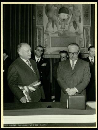 Giovanni Gronchi inaugura il monumento ai caduti a Busto Arsizio