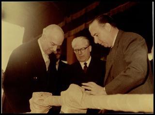 Giovanni Gronchi posa la prima pietra del Villaggio dei ferrovieri a Roma-Val Melaina
