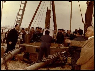 Giovanni Gronchi posa la prima pietra del nuovo ponte sul Tevere a Roma, Tor di Quinto