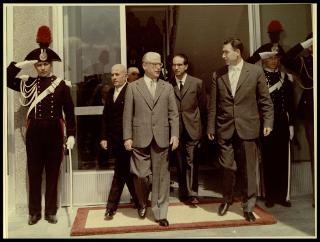 Giovanni Gronchi visita i laboratori nazionali di Frascati (RM) del Comitato nazionale per le ricerche nucleari