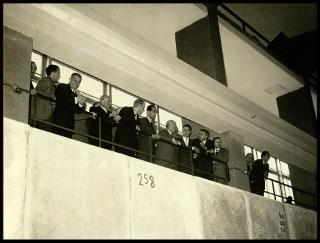 Giovanni Gronchi visita i laboratori nazionali di Frascati (RM) del Comitato nazionale per le ricerche nucleari