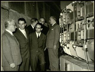 Giovanni Gronchi visita i laboratori nazionali di Frascati (RM) del Comitato nazionale per le ricerche nucleari