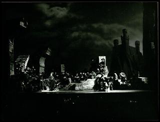 Giovanni Gronchi al Teatro alla Scala di Milano per la rappresentazione dell'Ernani di Giuseppe Verdi in occasione dell'inaugurazione della XXXVII Fiera di Milano