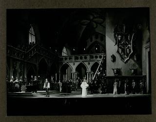 Giovanni Gronchi al Teatro alla Scala di Milano per la rappresentazione dell'Ernani di Giuseppe Verdi in occasione dell'inaugurazione della XXXVII Fiera di Milano