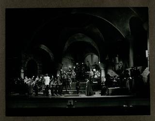 Giovanni Gronchi al Teatro alla Scala di Milano per la rappresentazione dell'Ernani di Giuseppe Verdi in occasione dell'inaugurazione della XXXVII Fiera di Milano