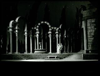 Giovanni Gronchi al Teatro alla Scala di Milano per la rappresentazione dell'Ernani di Giuseppe Verdi in occasione dell'inaugurazione della XXXVII Fiera di Milano