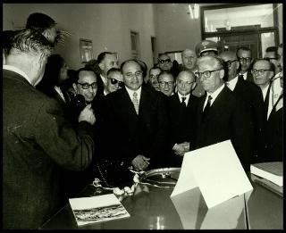 Giovanni Gronchi partecipa a Napoli al festeggiamento della S.E.T. (Società Esercizi Telefonici) per l'attivazione del centomillesimo utente