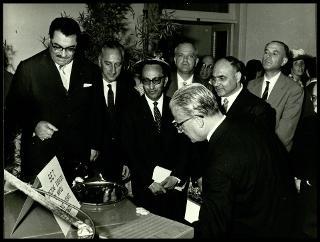 Giovanni Gronchi partecipa a Napoli al festeggiamento della S.E.T. (Società Esercizi Telefonici) per l'attivazione del centomillesimo utente