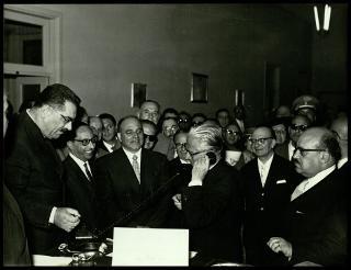 Giovanni Gronchi partecipa a Napoli al festeggiamento della S.E.T. (Società Esercizi Telefonici) per l'attivazione del centomillesimo utente