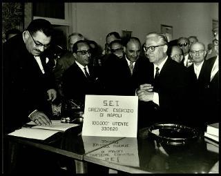 Giovanni Gronchi partecipa a Napoli al festeggiamento della S.E.T. (Società Esercizi Telefonici) per l'attivazione del centomillesimo utente