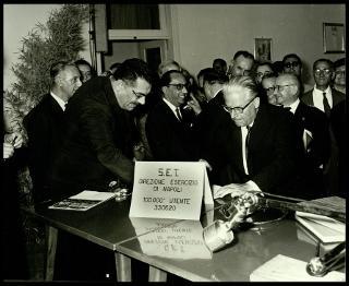 Giovanni Gronchi partecipa a Napoli al festeggiamento della S.E.T. (Società Esercizi Telefonici) per l'attivazione del centomillesimo utente