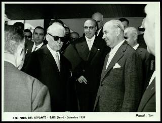 Giovanni Gronchi visita il padiglione della SME alla XXIII Fiera del Levante di Bari