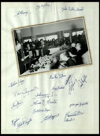 Giovanni Gronchi visita il "Club atletico provincial de Rosario" in Argentina nel febbraio 1961