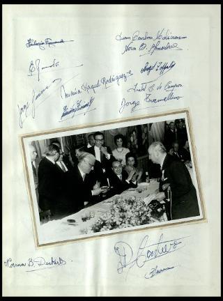 Giovanni Gronchi visita il "Club atletico provincial de Rosario" in Argentina nel febbraio 1961