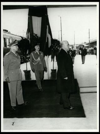 Giovanni Gronchi visita a Verona il Comando forze terrestri alleate sud Europa nel marzo 1961