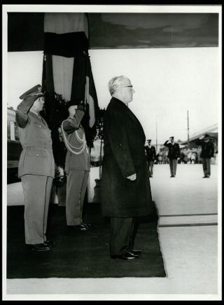 Giovanni Gronchi visita a Verona il Comando forze terrestri alleate sud Europa nel marzo 1961
