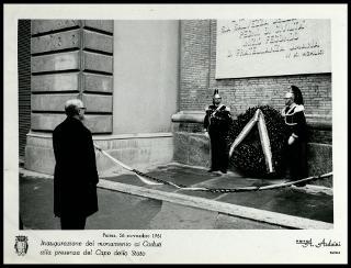 Giovanni Gronchi all'inaugurazione del monumento ai caduti a Parma