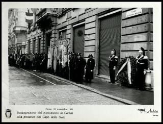 Giovanni Gronchi all'inaugurazione del monumento ai caduti a Parma