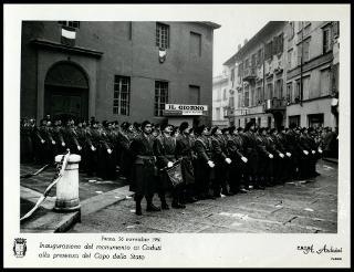 Giovanni Gronchi all'inaugurazione del monumento ai caduti a Parma